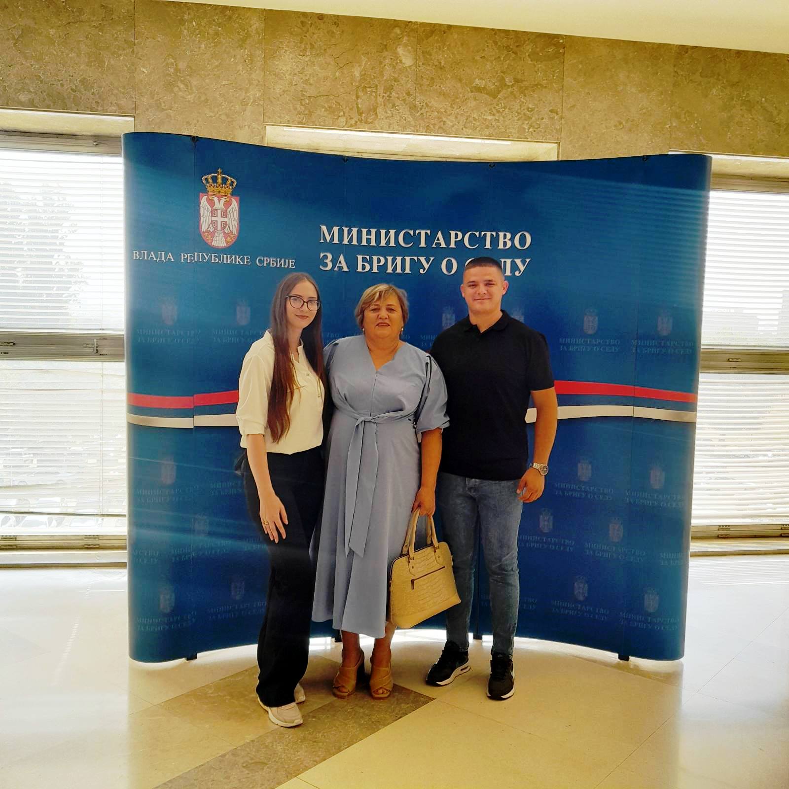 IMG 53c48567f9d9ce3ae1cb41c12ba04bd9 V 1